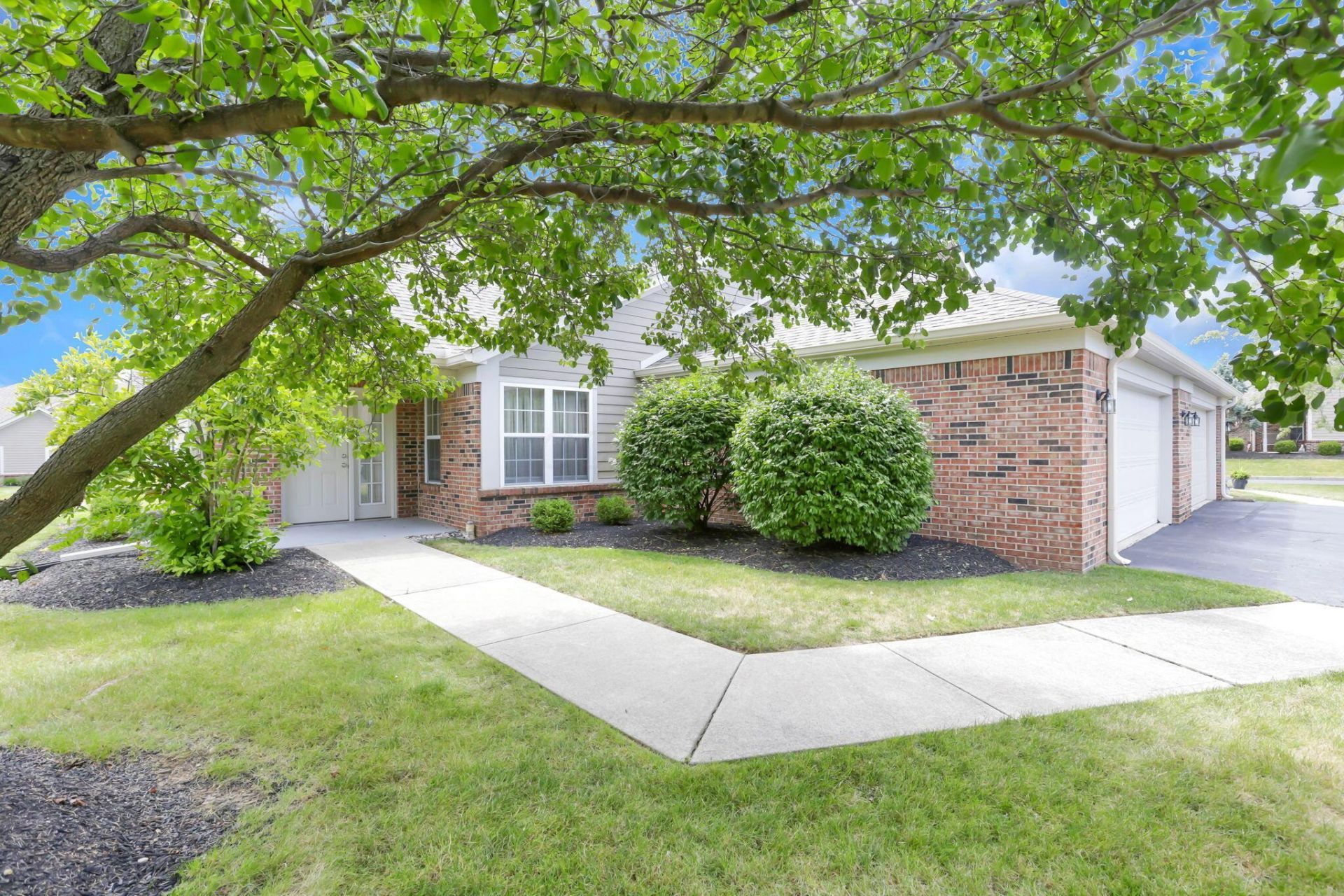 2252 Cove Landing, Grove City, OH 43123 Main Photo