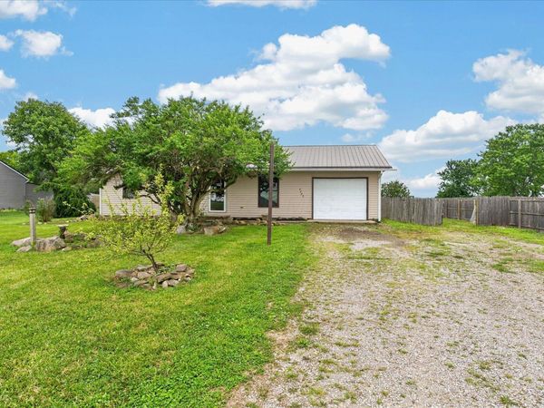 7725 White Oak Road NE, Bloomingburg, OH 43106