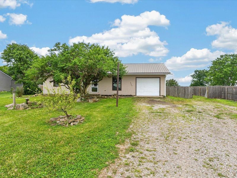 7725 White Oak Road NE, Bloomingburg, OH 43106 Photo 2