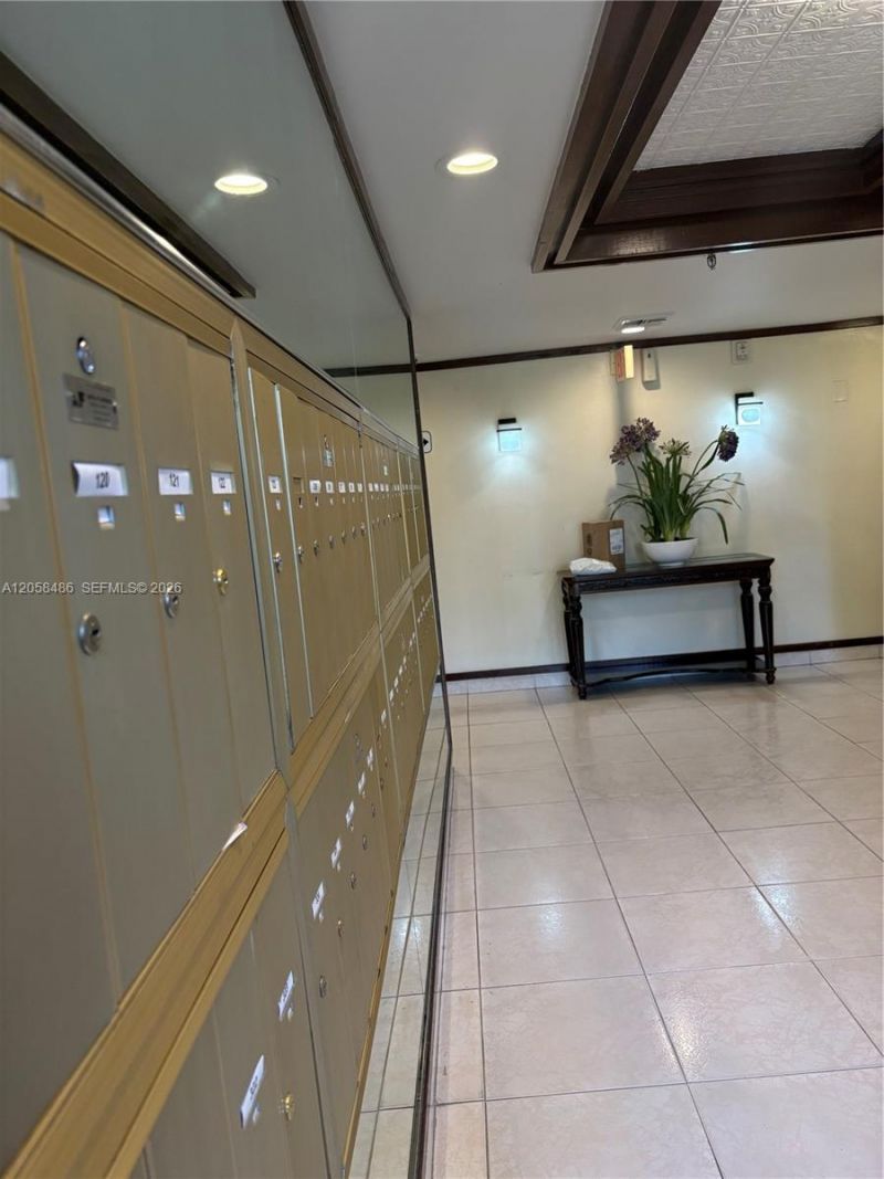 671 NE 195th St, Unit 404E, Miami, FL 33179 Photo