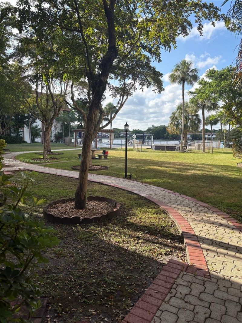 671 NE 195th St, Unit 404E, Miami, FL 33179 Photo
