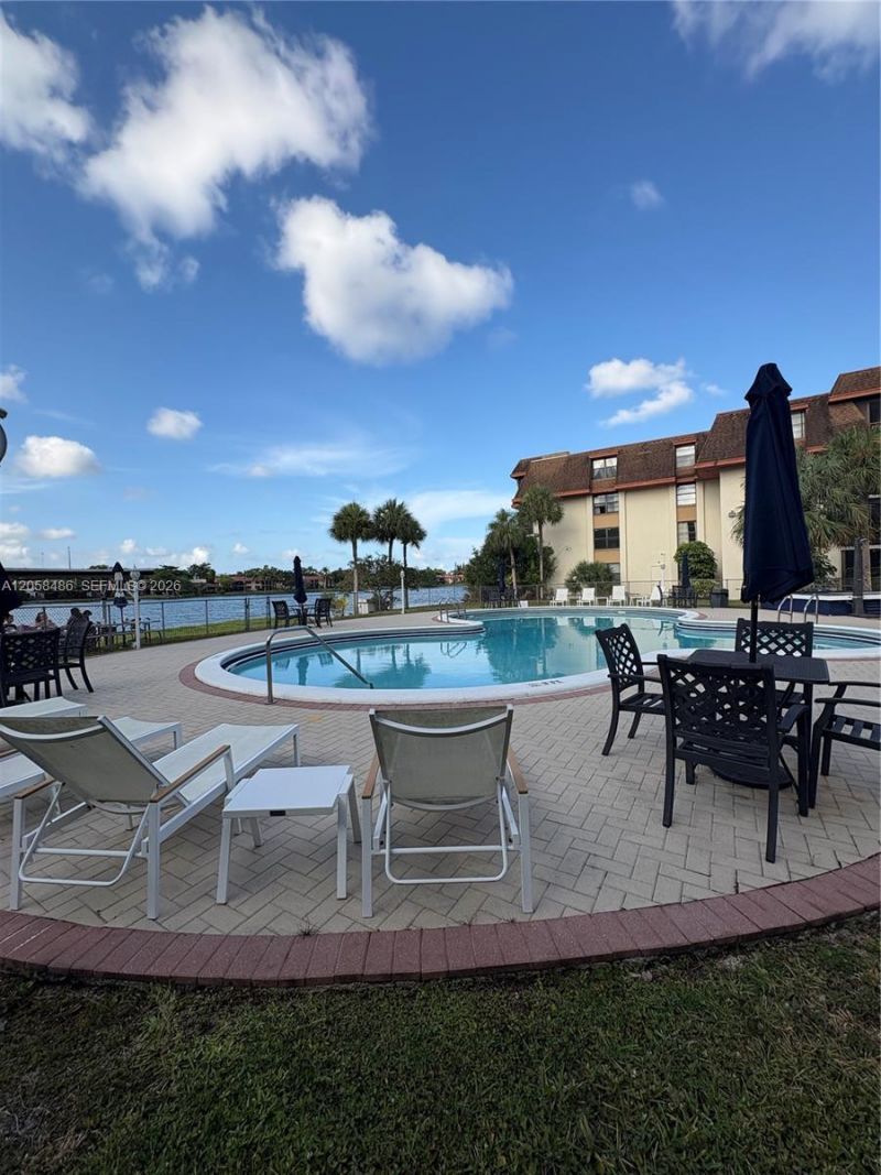 671 NE 195th St, Unit 404E, Miami, FL 33179 Photo