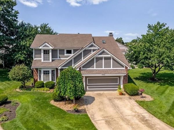7901 W 152 Terrace, Overland Park, KS 66223