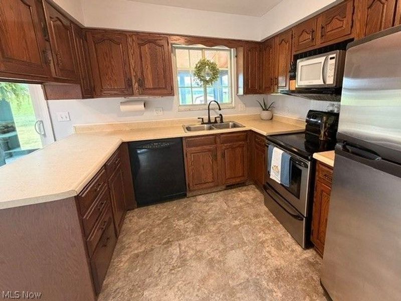 108 Shamrock Drive, Marietta, OH 45750 Photo 3