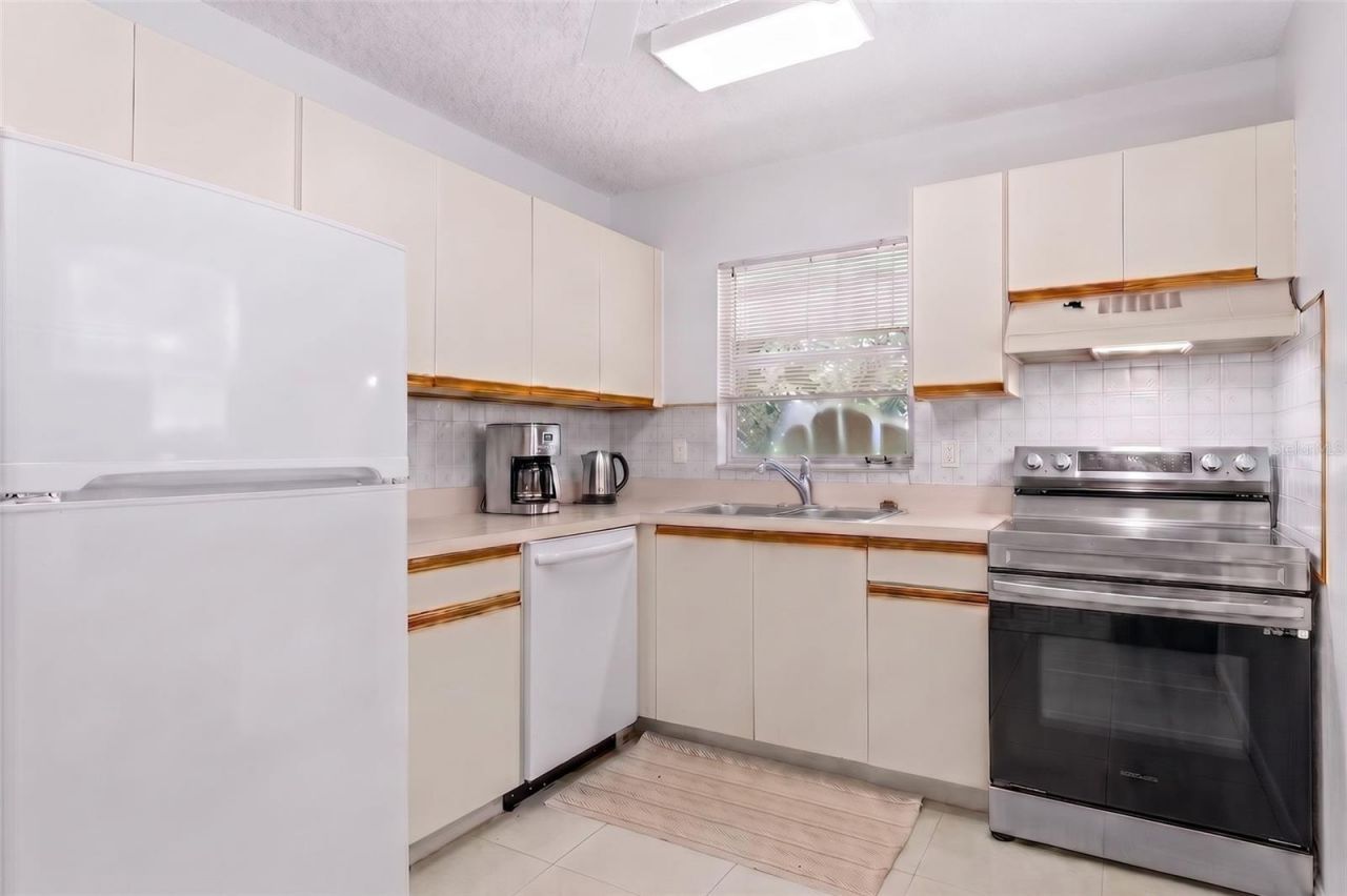 500 Santa Cruz Place Ne, Unit F, Saint Petersburg, FL 33703 Photo