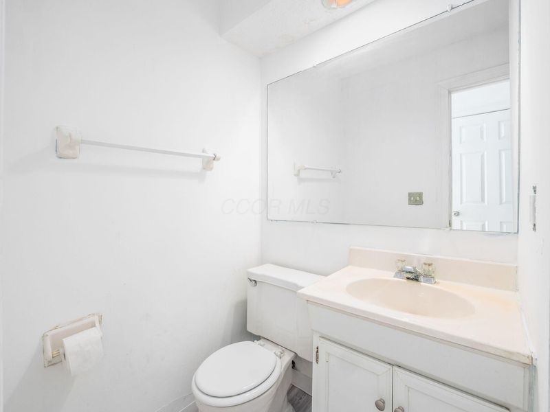 1832 Willoway Circle S, Columbus, OH 43220 Photo 7