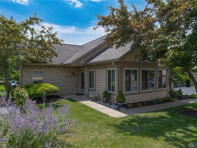183 Villa Pointe Drive, Springboro, OH 45066 Photo 2