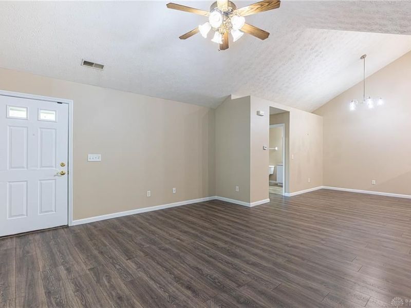 183 Villa Pointe Drive, Springboro, OH 45066 Photo 3