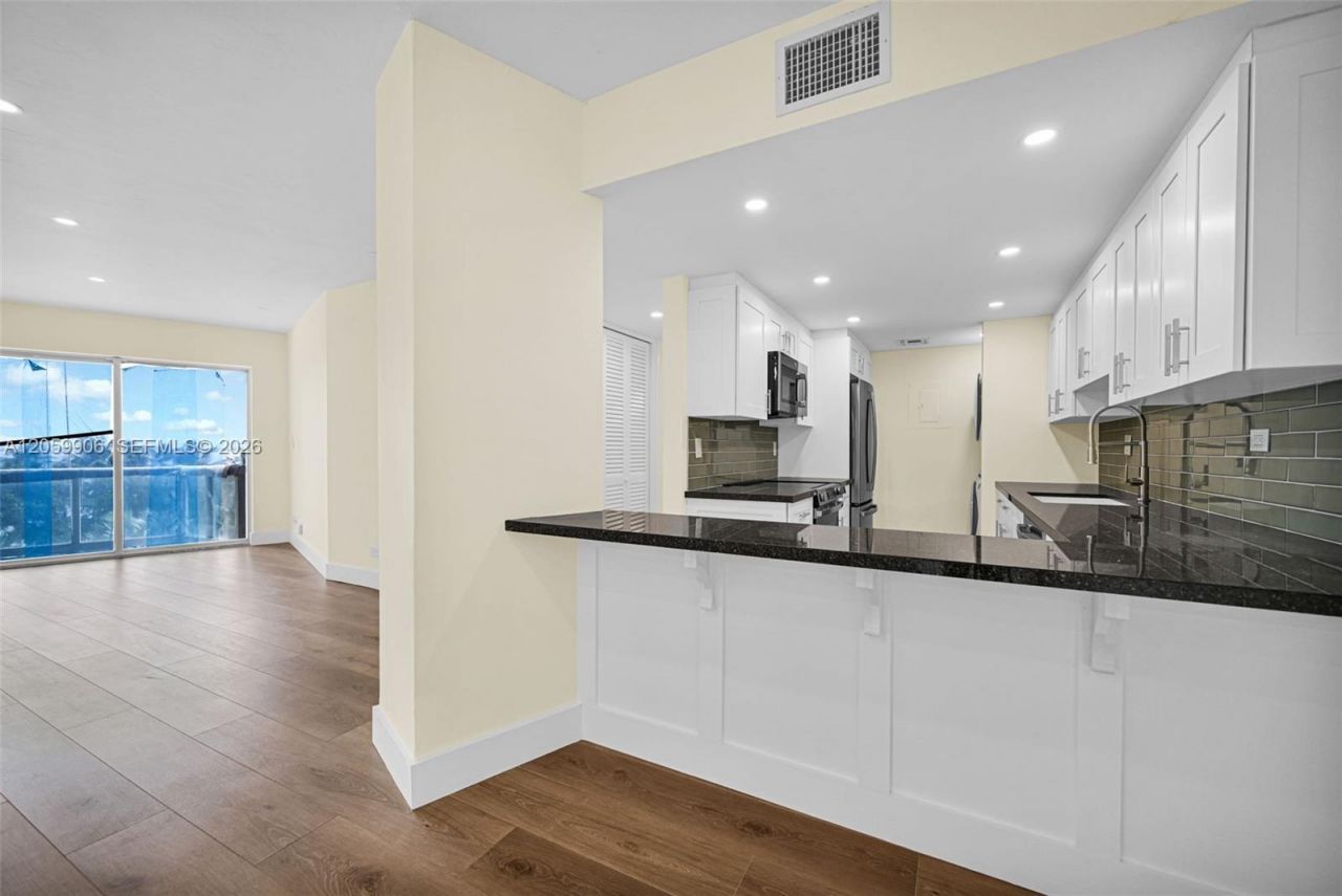 2451 Brickell Ave, Unit 5G, Miami, FL 33129 Photo