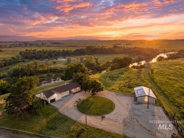8989 Hillview Rd, Emmett, ID 83617