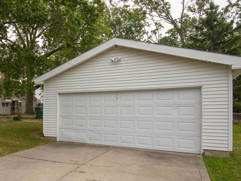 660 E 260th Street, Euclid, OH 44111 Photo 2