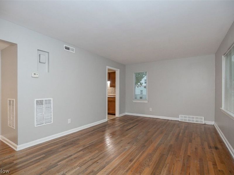 660 E 260th Street, Euclid, OH 44111 Photo 3