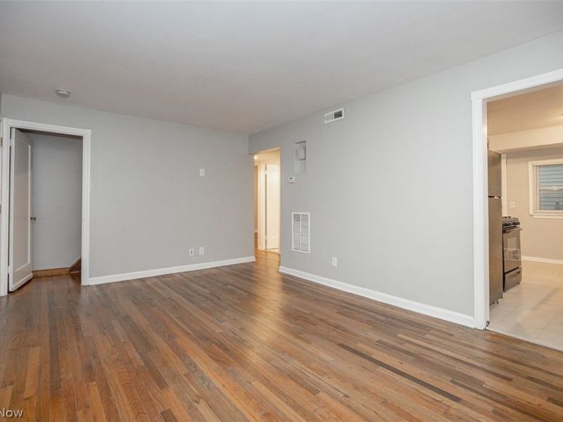 660 E 260th Street, Euclid, OH 44111 Photo 5