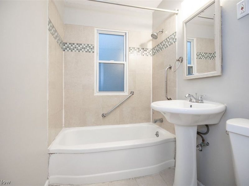 660 E 260th Street, Euclid, OH 44111 Photo 8