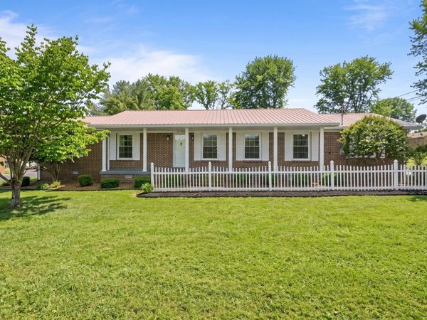 215 Hill St , Estill Springs, TN 37330
