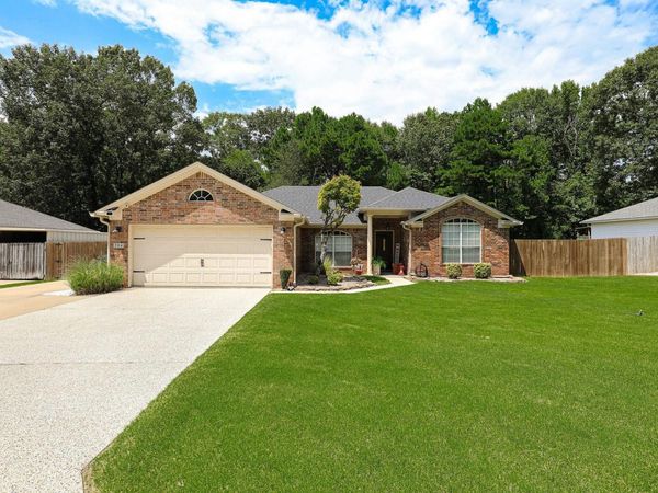 704 SHEFFIELD Drive , Bryant, AR 72022