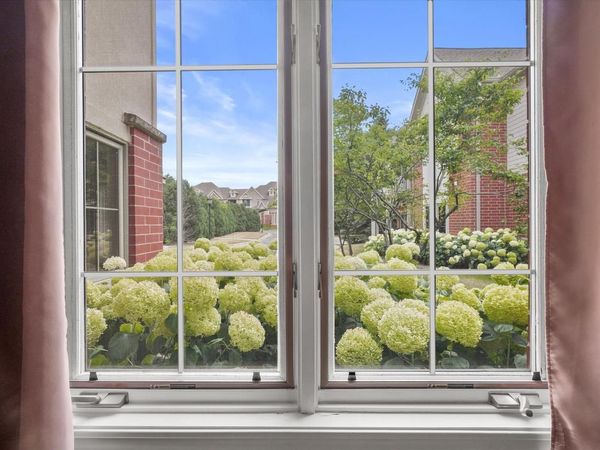 17490 Crest Hill DRIVE, Unit 10, Brookfield, WI 53045