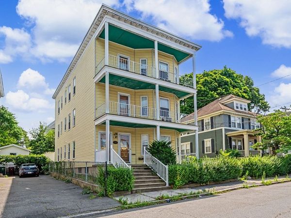 9 Bourne St, Lowell, MA 01852