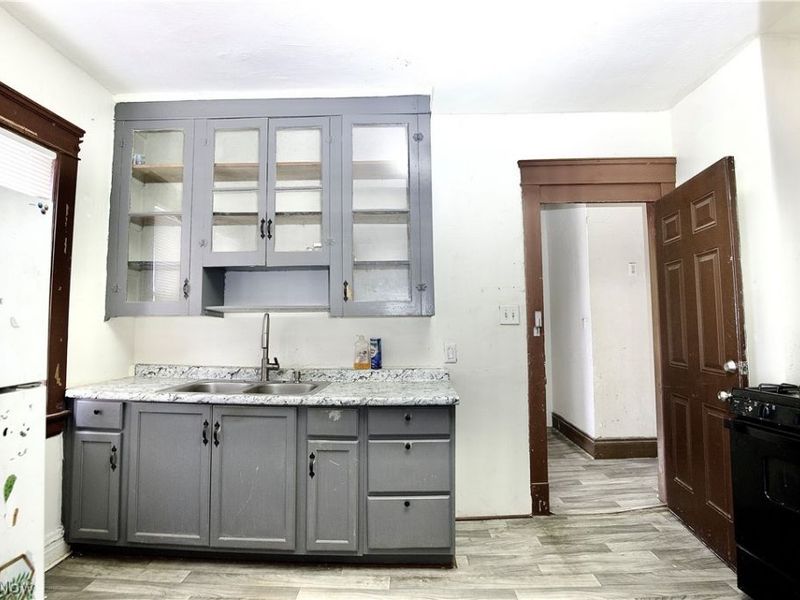 11825 Lenacrave Avenue, Cleveland, OH 44105 Photo 9