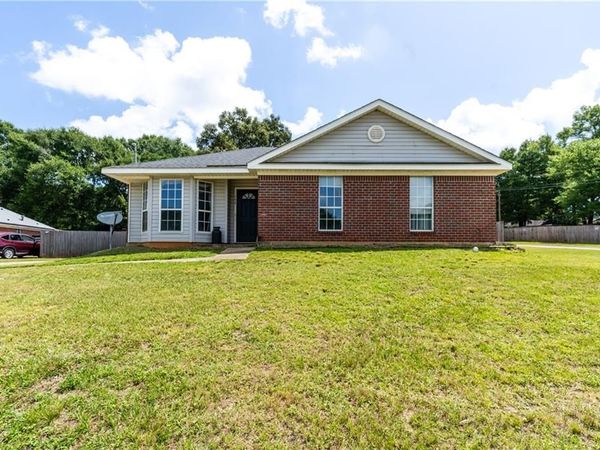 1536 Champion Cove , Semmes, AL 36575