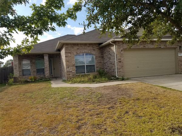 1514 Kothman DR, Hutto, TX 78634