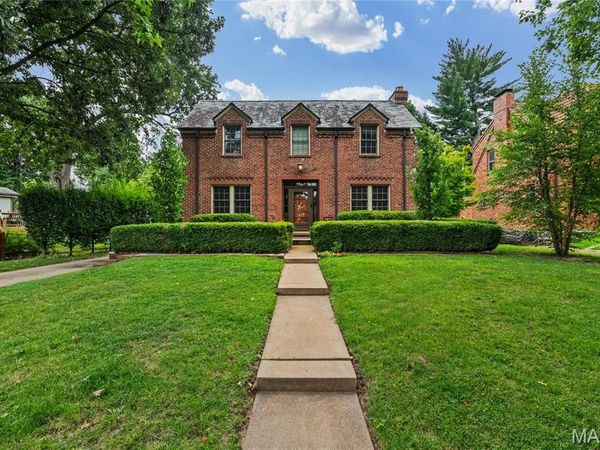 7400 Warwick Drive, Pasadena Hills, MO 63121