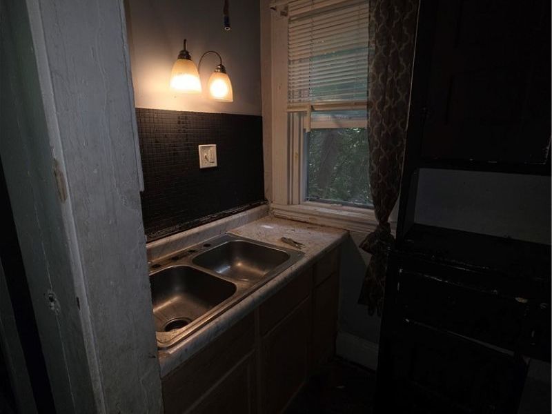 697 Eddy Road, Cleveland, OH 44108 Photo 19