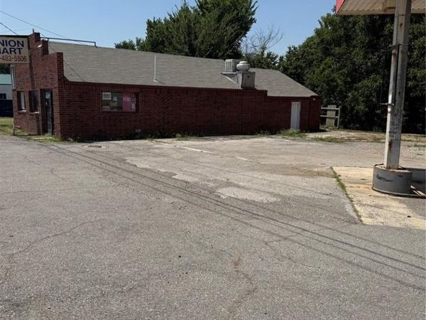 102 N Main Avenue, Union City, OK 73090