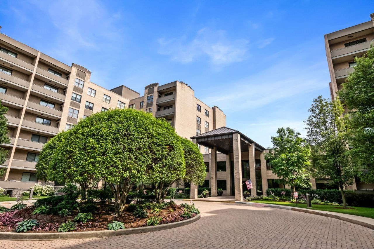 4545 W Touhy Avenue, Unit 325w, Lincolnwood, IL 60712 Main Photo