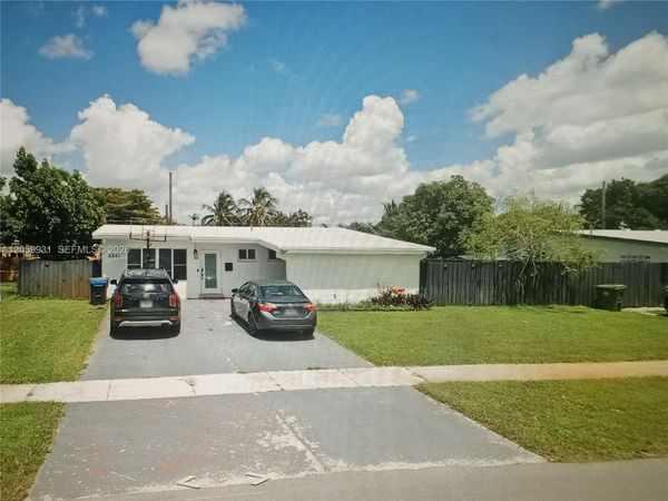 6601 SW 6th St , Pembroke Pines, FL 33023