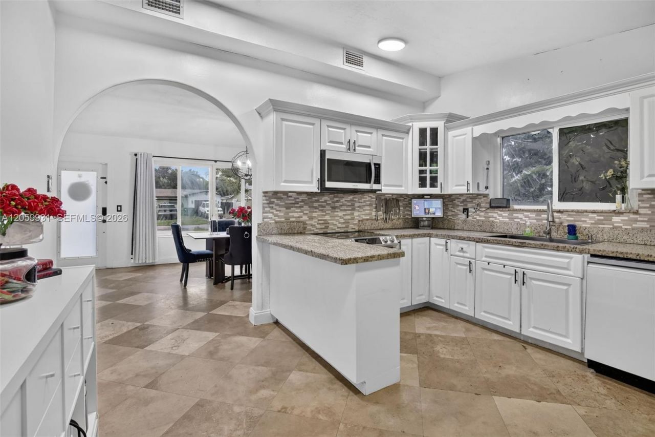 6601 SW 6th St, Pembroke Pines, FL 33023 Photo