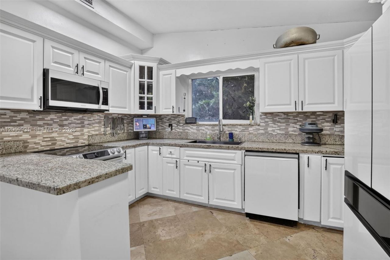 6601 SW 6th St, Pembroke Pines, FL 33023 Photo