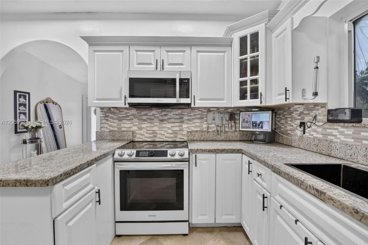 6601 SW 6th St, Pembroke Pines, FL 33023 Photo