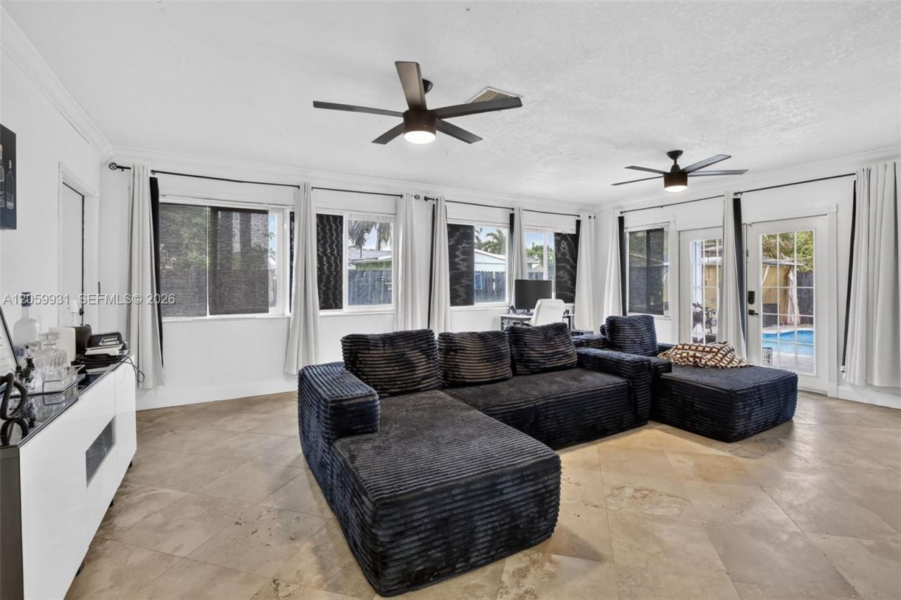 6601 SW 6th St, Pembroke Pines, FL 33023 Photo