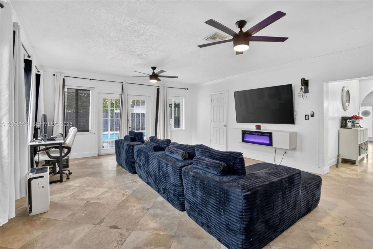 6601 SW 6th St, Pembroke Pines, FL 33023 Photo