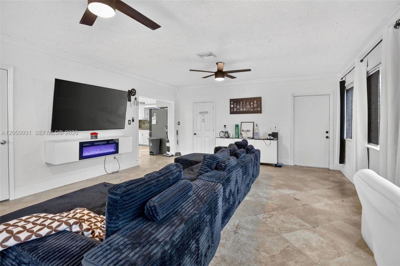 6601 SW 6th St, Pembroke Pines, FL 33023 Photo