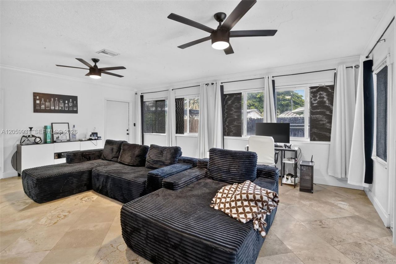 6601 SW 6th St, Pembroke Pines, FL 33023 Photo