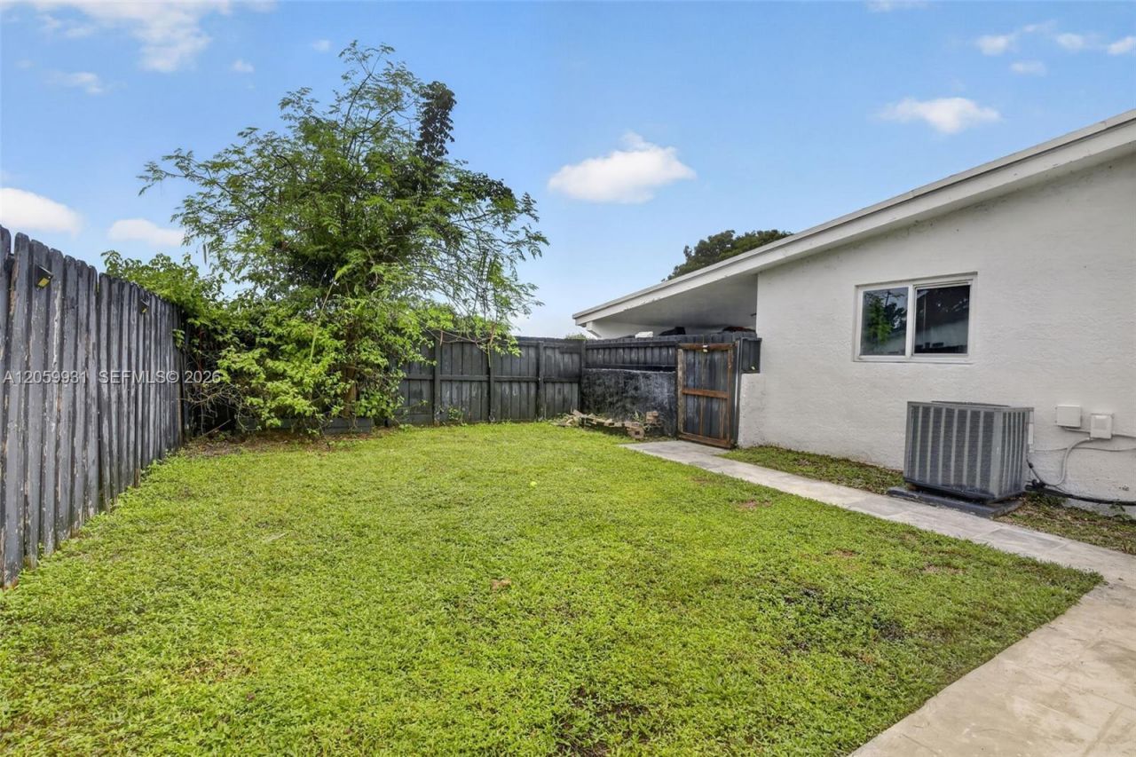 6601 SW 6th St, Pembroke Pines, FL 33023 Photo