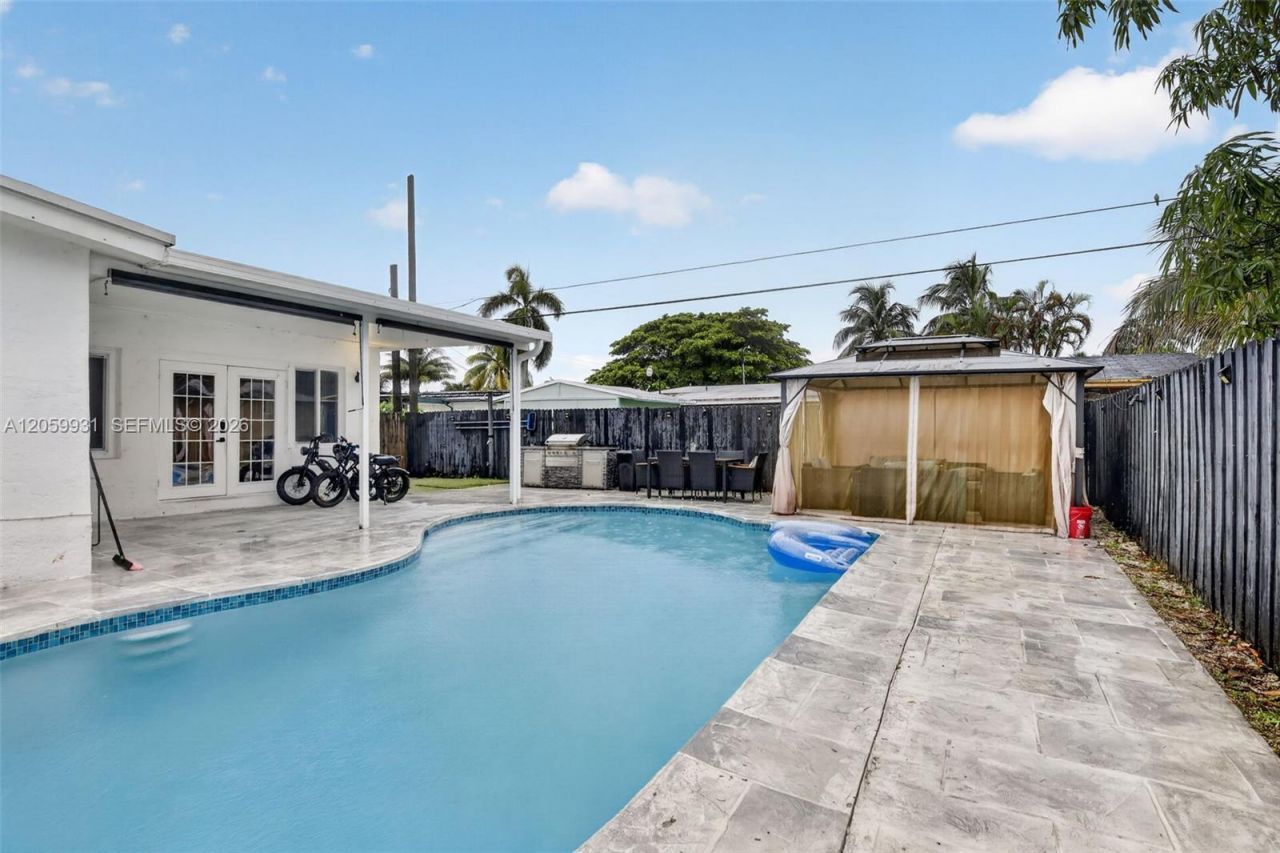 6601 SW 6th St, Pembroke Pines, FL 33023 Photo