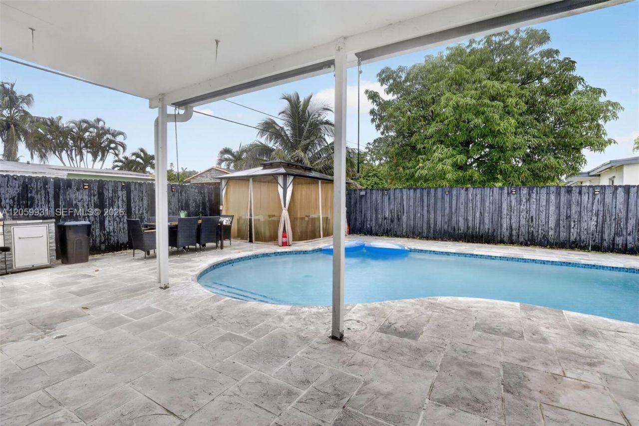 6601 SW 6th St, Pembroke Pines, FL 33023 Photo