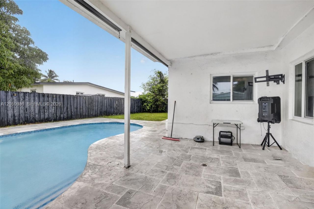 6601 SW 6th St, Pembroke Pines, FL 33023 Photo