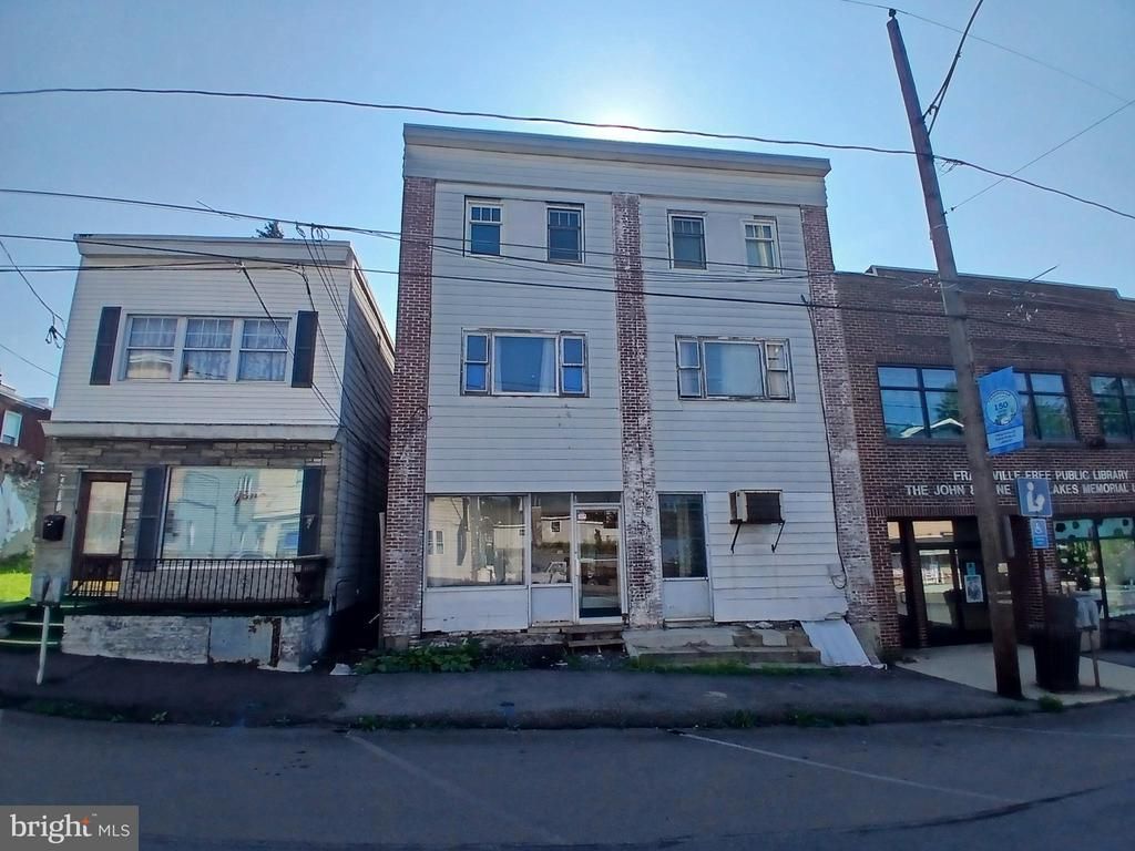 54 N LEHIGH AVENUE , FRACKVILLE, PA 17931