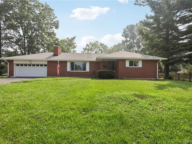 2078 S Belleview Drive, Bellbrook, OH 45305 Photo 1