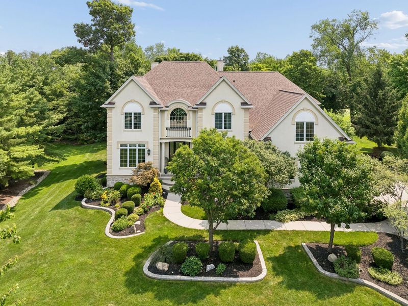 8914 Tartan Fields Drive, Dublin, OH 43017 Photo 2