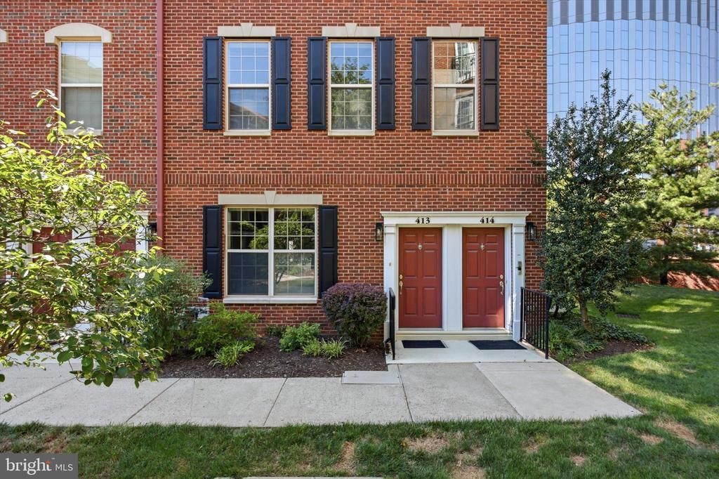 413 REGATTA DRIVE , PHILADELPHIA, PA 19146