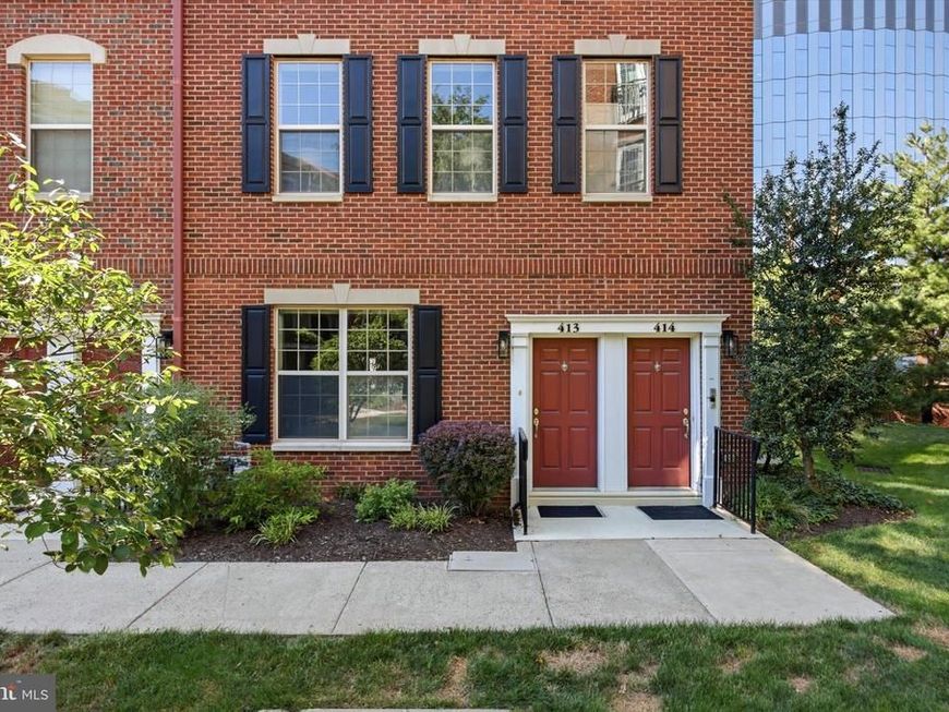 413 Regatta Drive , Philadelphia, PA 19146 Main Photo