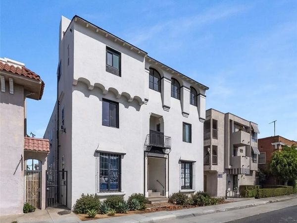 1827 E 4 Street, Unit 18, Long Beach, CA 90802