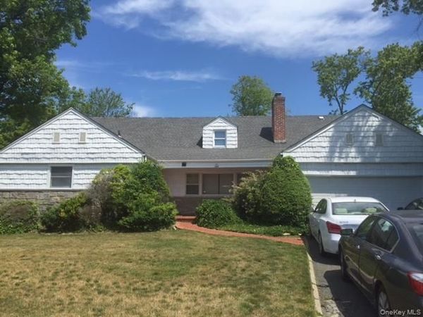 149 Lakeside Drive E, Lawrence, NY 11559