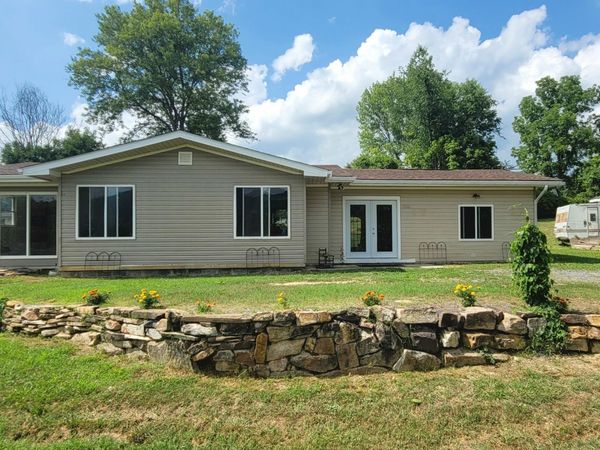 33 Dillon Ln, Hinton, WV 25951