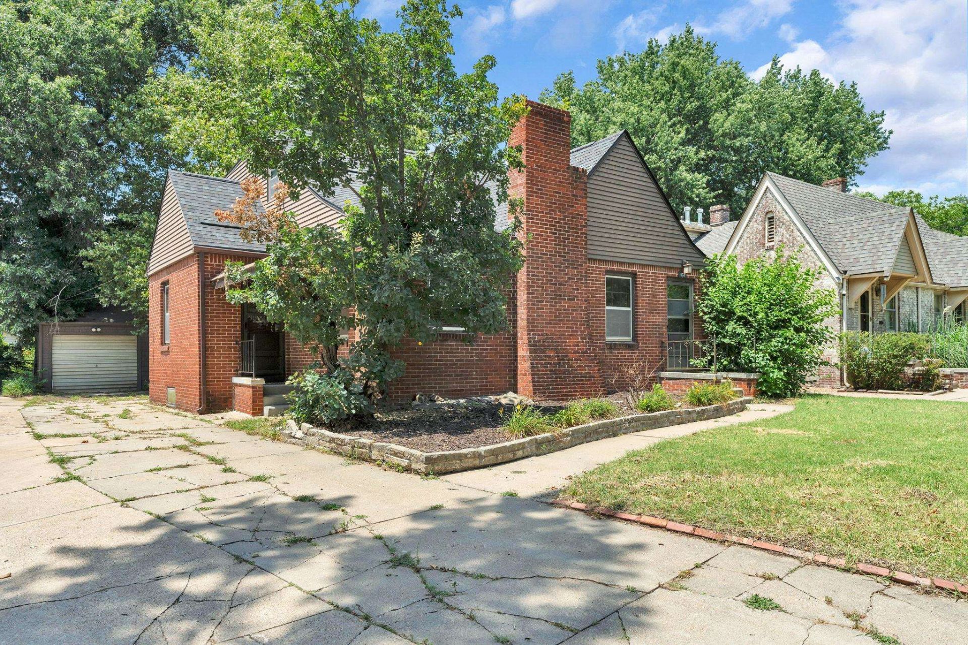 633 S Broadview, Wichita, KS 67218 Main Photo